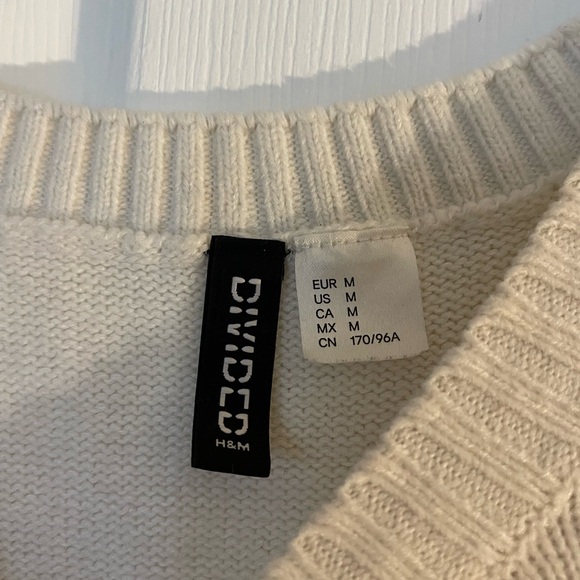 H&M cropped Strawberry sweater top - Picture 2 of 3